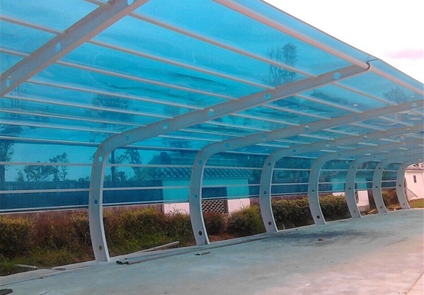 色多多官网下载耐力板在建筑领域的应用场景